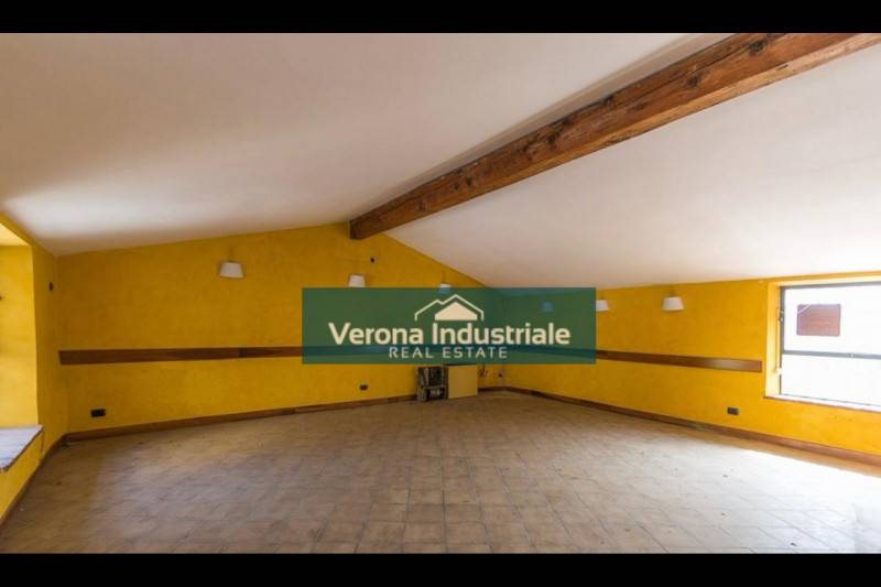 Negozio Palazzolo, Sona