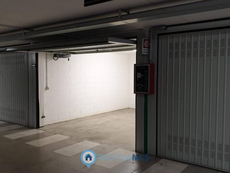 Box - Garage - Posto Auto, Padova