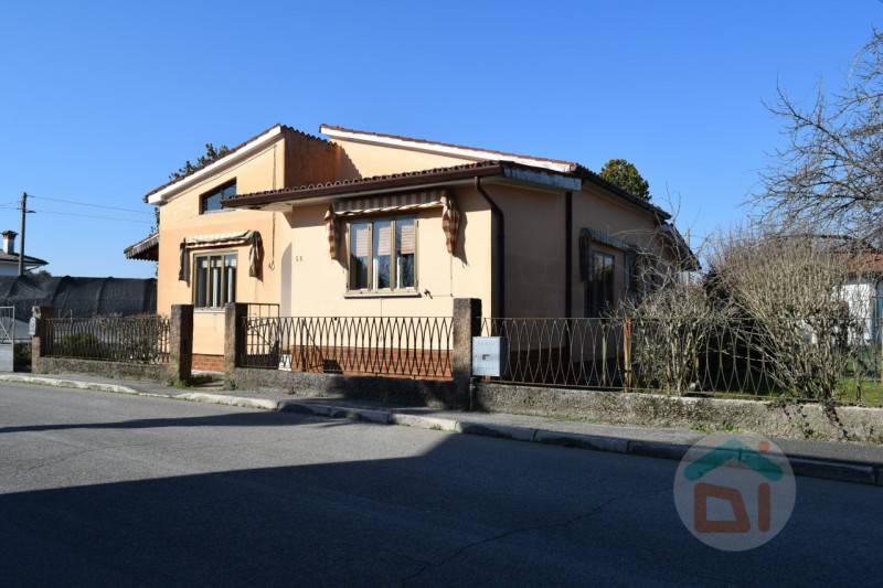 Casa indipendente Capriva del Friuli, Capriva del Friuli