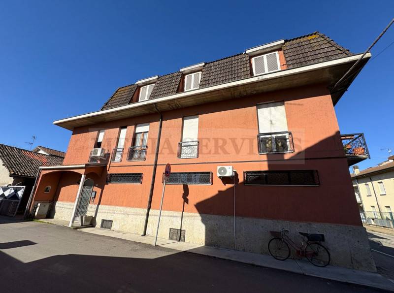 Casa indipendente Sannazzaro Dè Burgondi, Sannazzaro de' Burgondi
