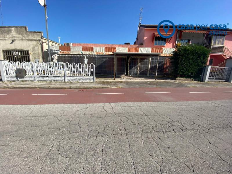 Attività  commerciale Papozze - Centro, Papozze