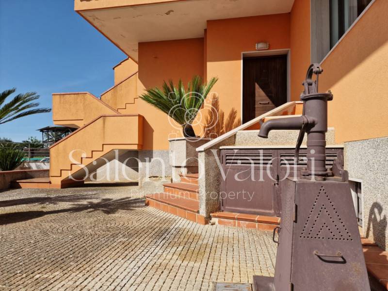 Villa, Parabita