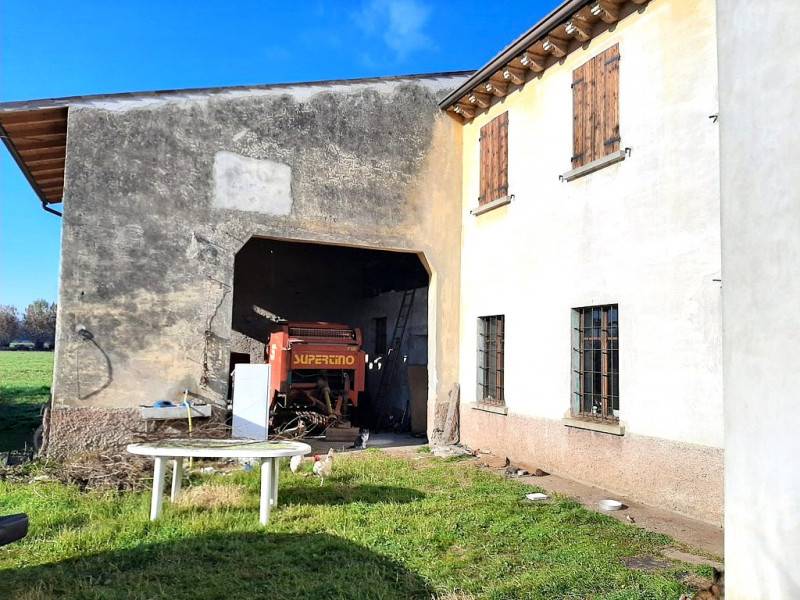 Villa, Valeggio sul Mincio