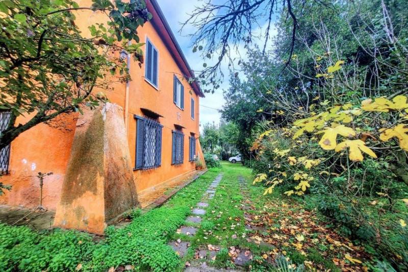 Villa, Latina