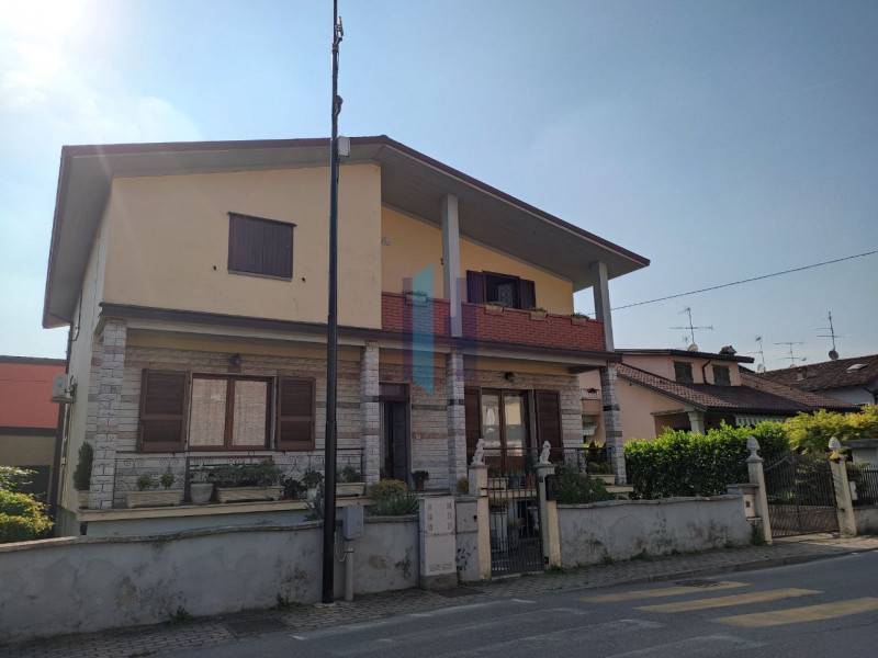Casa indipendente Capriano del Colle, Capriano del Colle