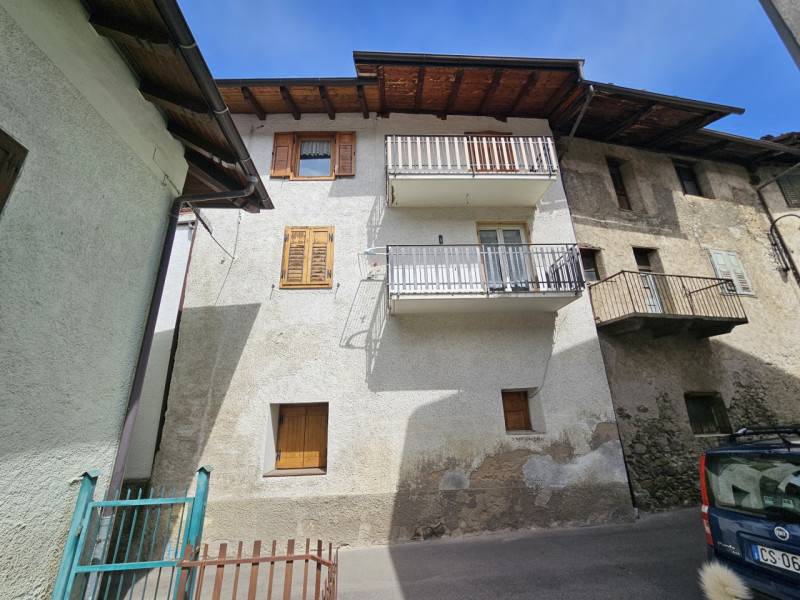 Casa Bi - Trifamiliare Piano, Commezzadura