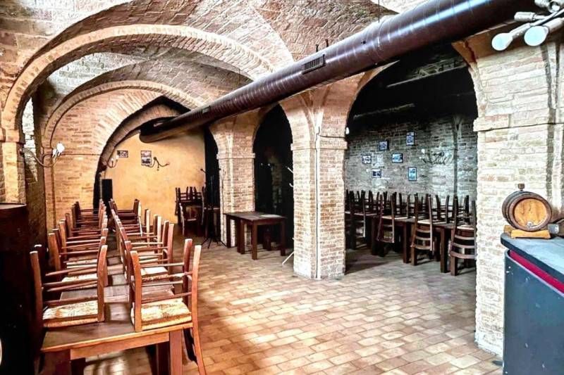 Attività  commerciale, Jesi