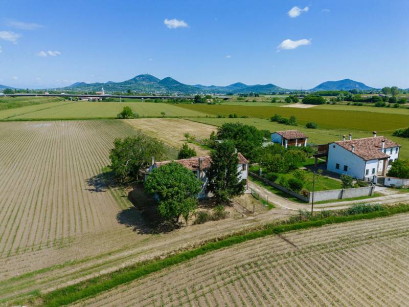 Rustico, Este