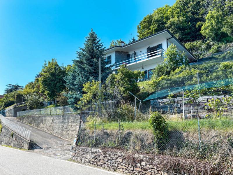 Casa Bi - Trifamiliare Armeno, Armeno