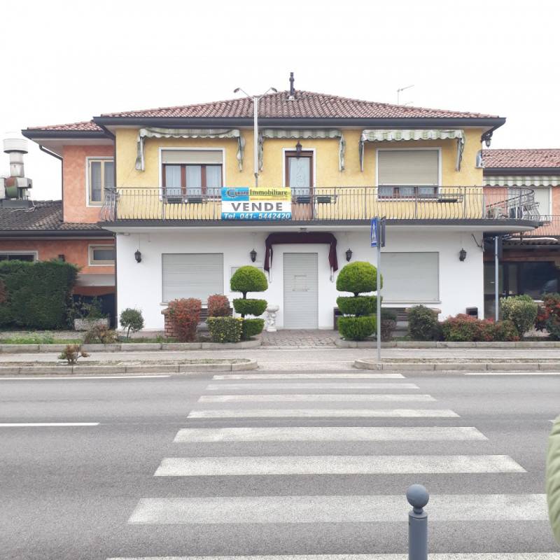 Attività  commerciale Salzano, Salzano