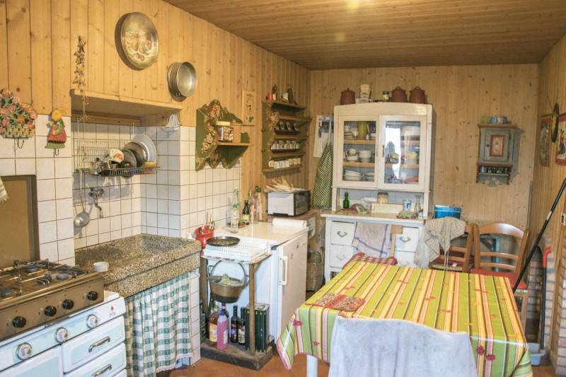 Casa indipendente Bolentina, Malé