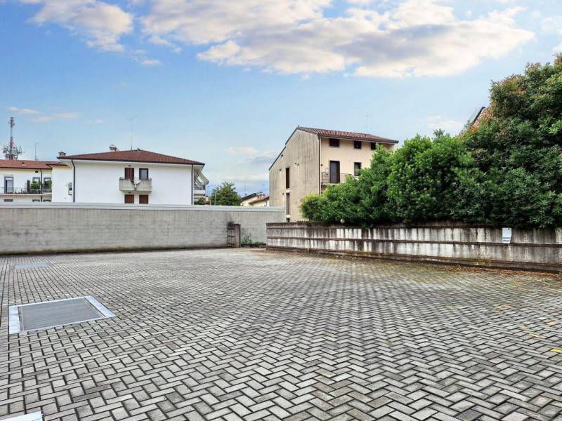 Box - Garage - Posto Auto, Cormons