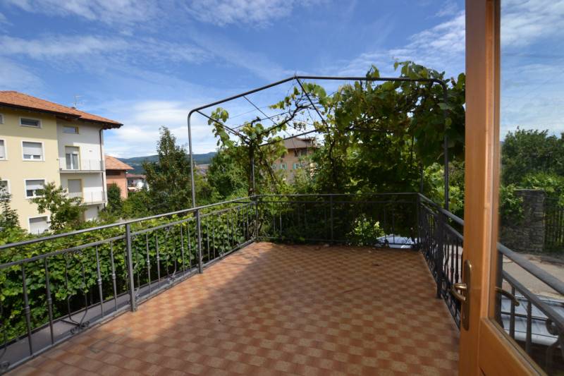 Casa Bi - Trifamiliare Romallo, Novella