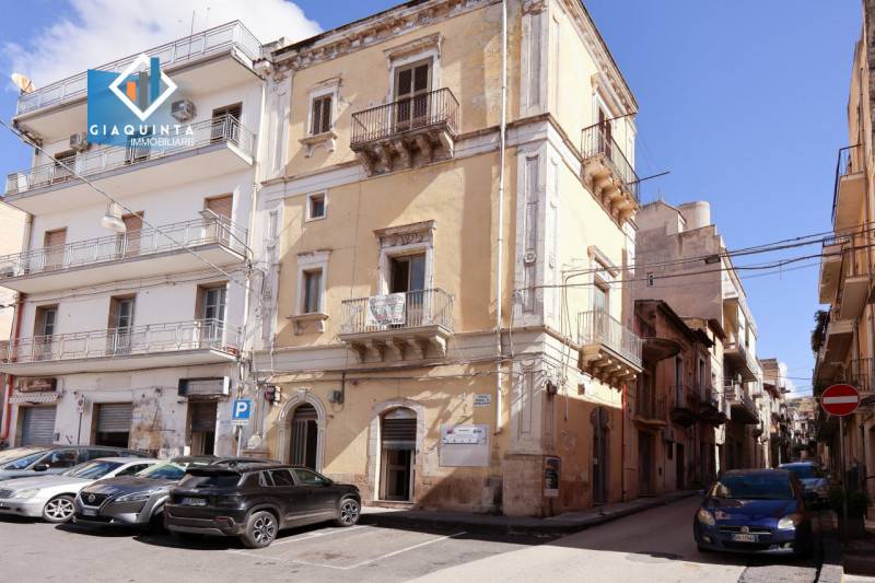 Negozio Palagonia, Palagonia