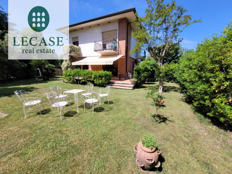 Villa Vittoria Apuana, Forte dei Marmi