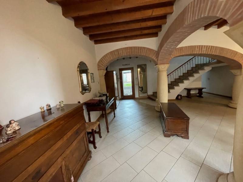 Villa, Suzzara