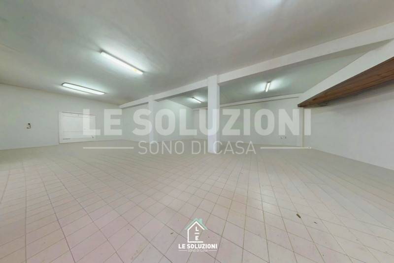 Magazzino - Deposito Noci, Noci
