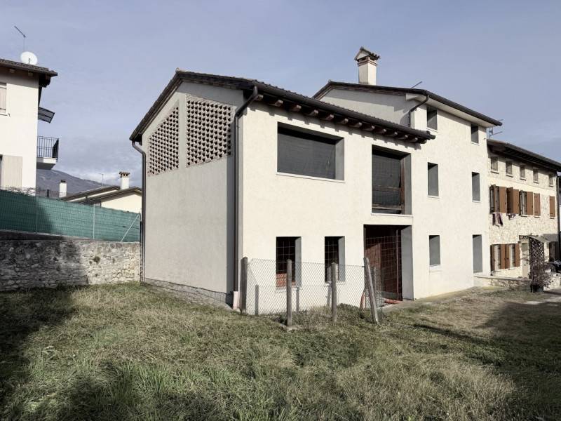 Casa Bi - Trifamiliare Castelcucco - Centro, Castelcucco