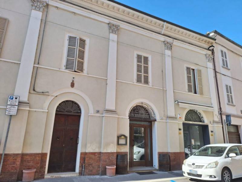 Attività  commerciale, Faenza
