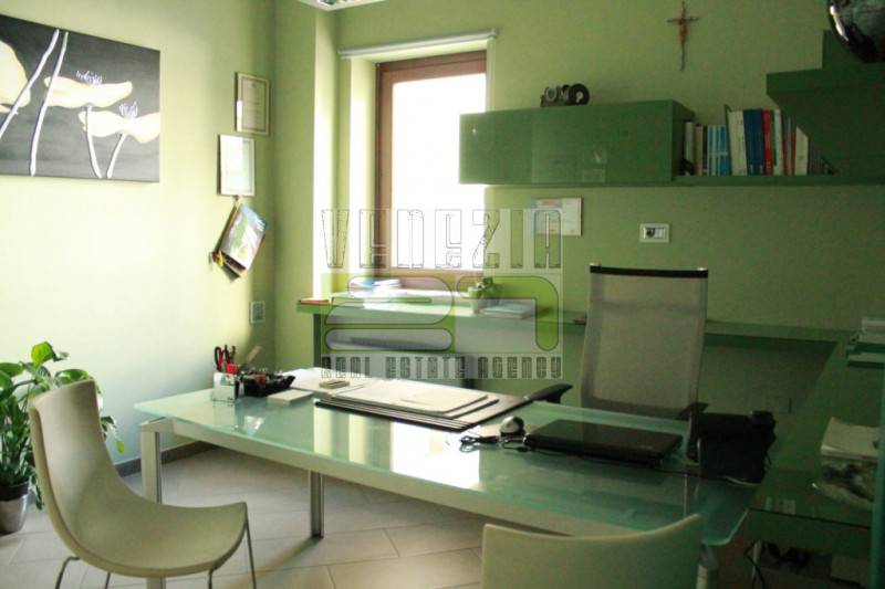 Ufficio, Avola