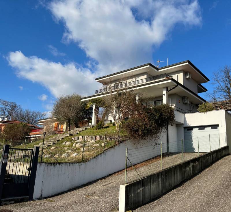 Villa Montano Lucino, Montano Lucino
