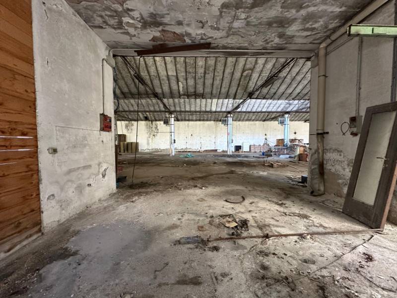 Capannone Grezzana - Centro, Grezzana