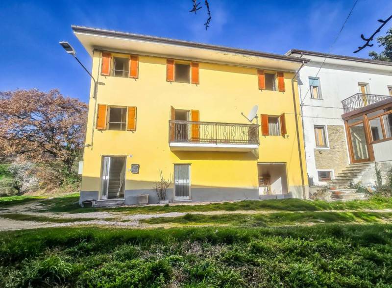 Casa indipendente Montefiorentino, Frontino
