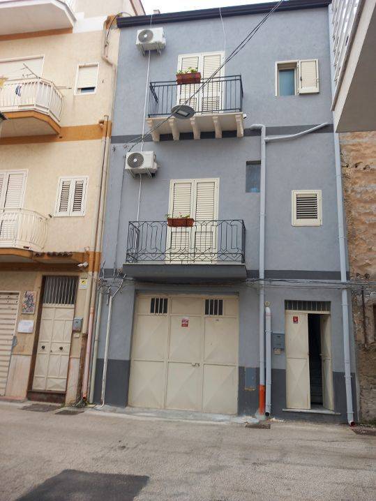 Casa indipendente, Favara