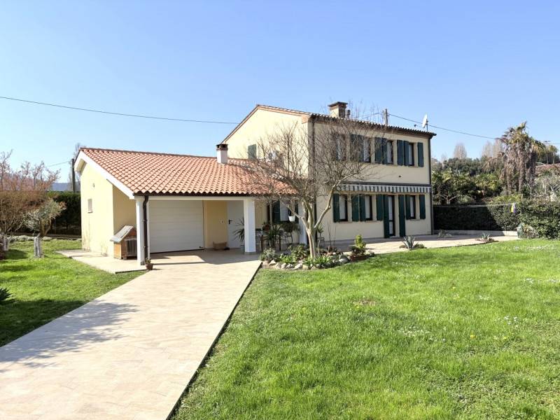 Casa indipendente, Battaglia Terme