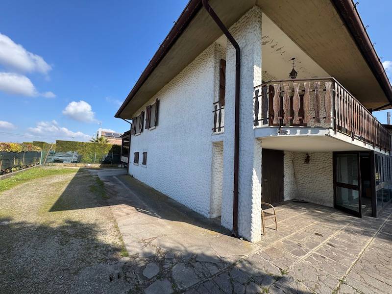 Casa indipendente, Fossò