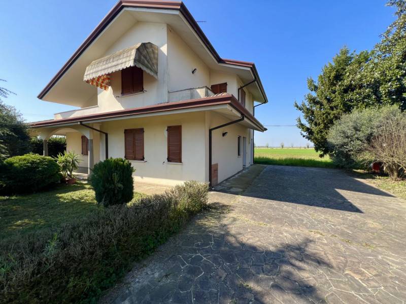 Villa Menà Vallestrema, Castagnaro