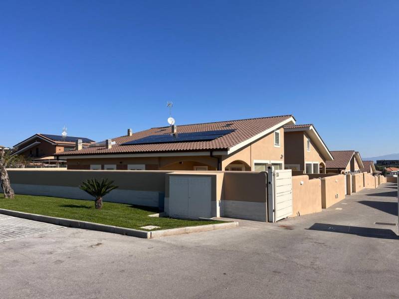 Casa Bi - Trifamiliare Miglioramento, Anzio