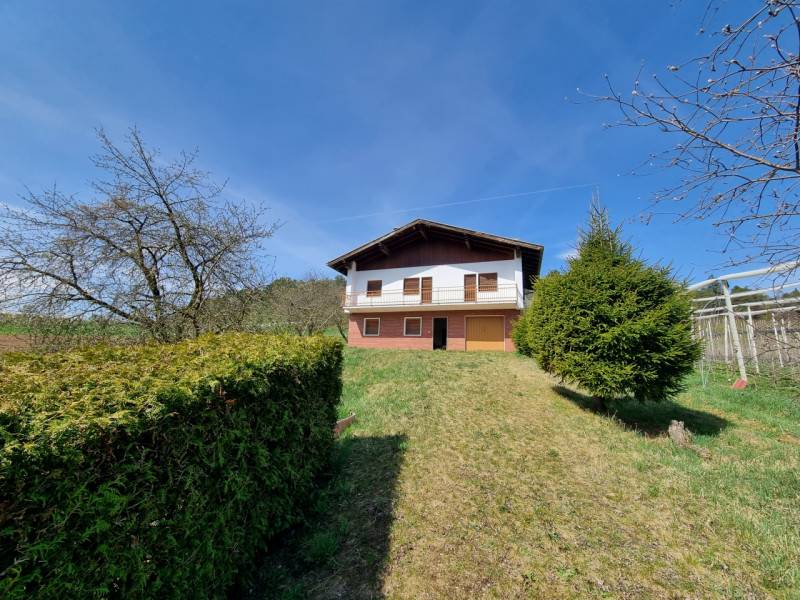 Casa indipendente Romeno, Romeno