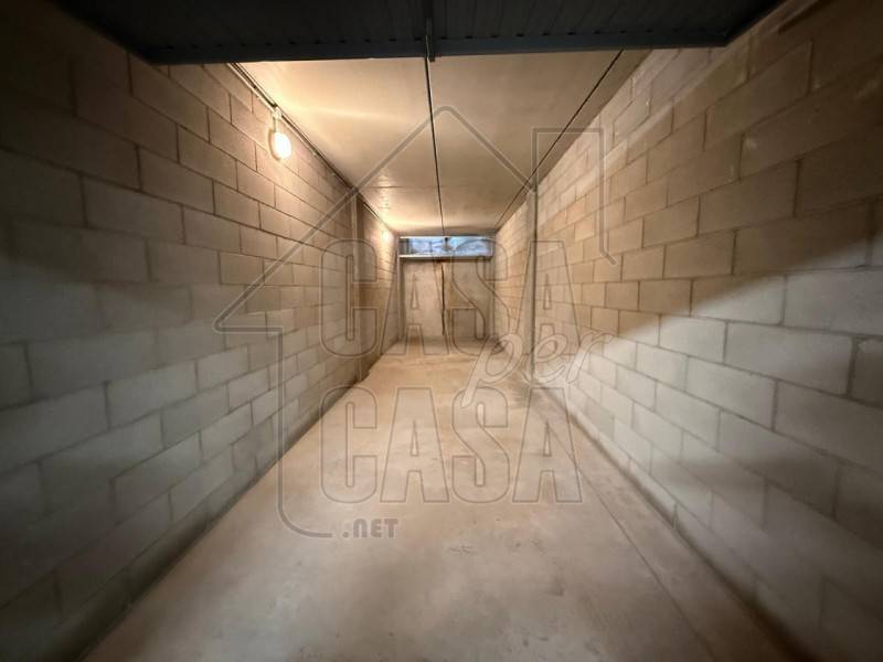 Box - Garage - Posto Auto, Padova