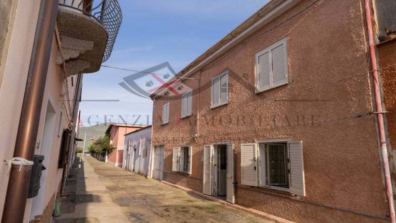 Casa Bi - Trifamiliare Torpè - Centro, Torpè