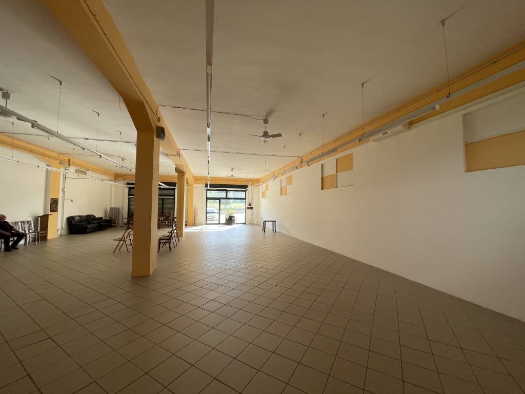 Locale commerciale, Morolo