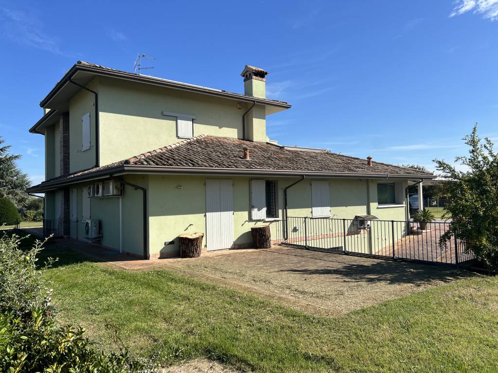 Casa Bi - Trifamiliare, Santarcangelo di Romagna