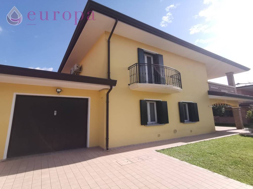 Casa Bi - Trifamiliare, Cordovado