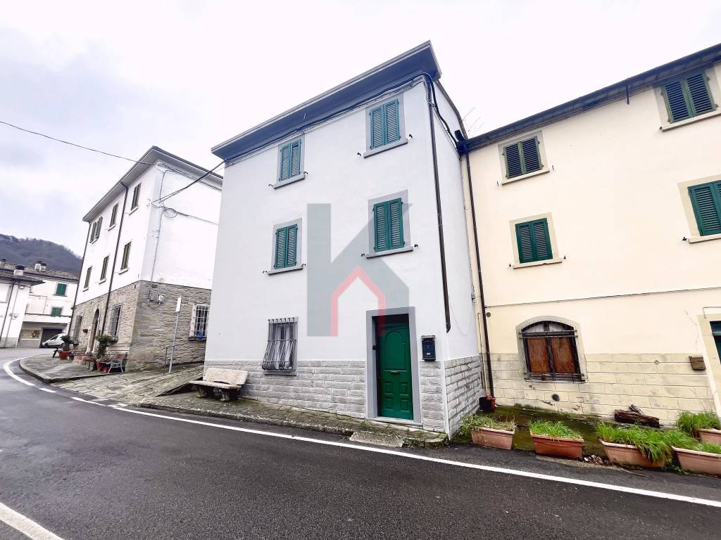 Casa Bi - Trifamiliare, Portico e San Benedetto