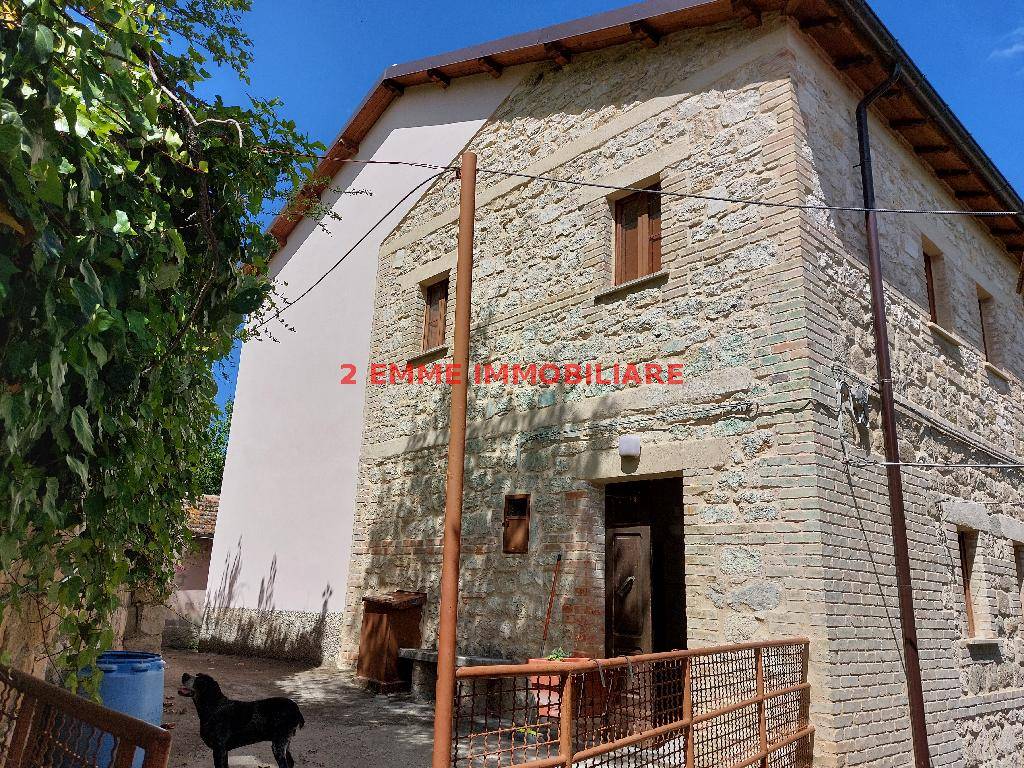 Casa indipendente CAMPAGNA, Roccafluvione