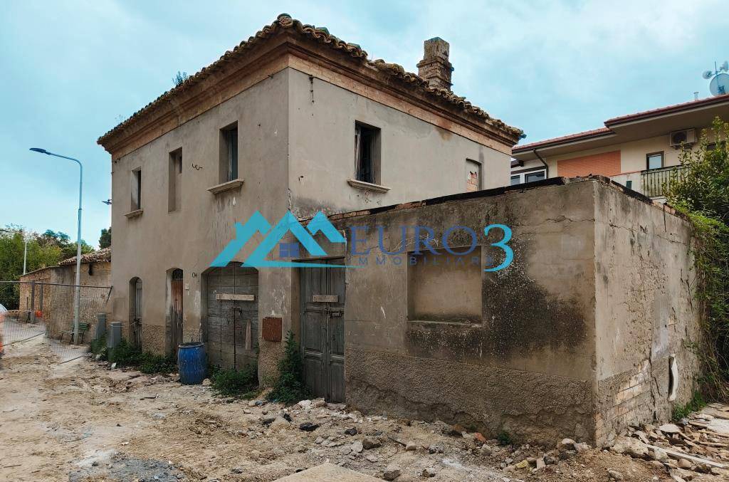 Casa indipendente PIATTONI, Castel di Lama