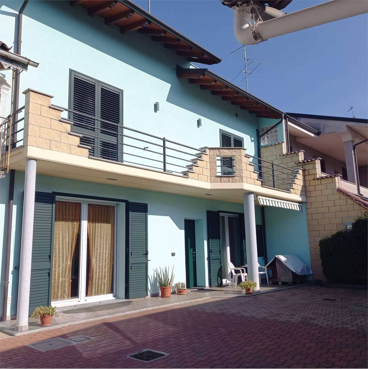 Villa, Robbio