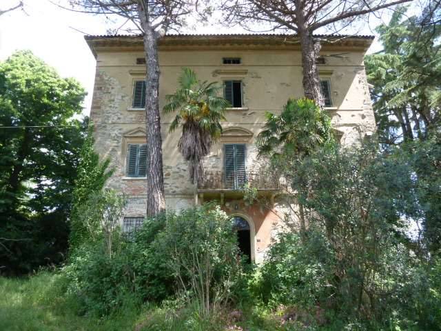 Villa, Montecarlo