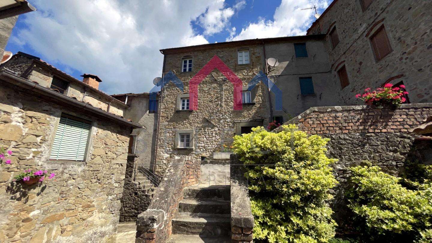 Casa Bi - Trifamiliare, Bagni di Lucca