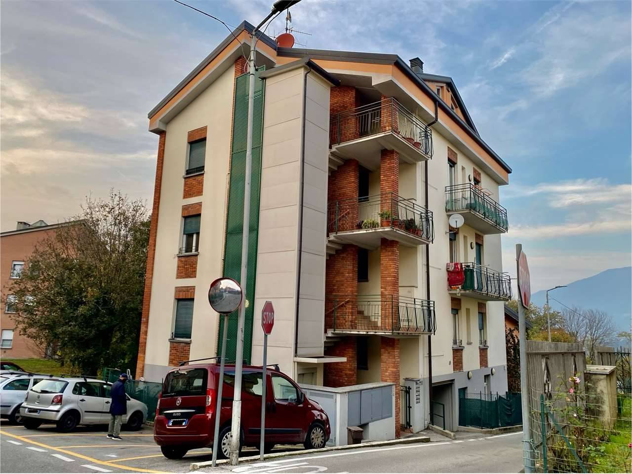 Palazzo - Stabile, Costa Masnaga