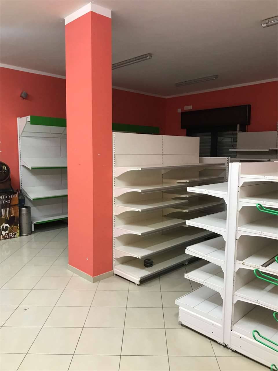 Negozio, Falciano del Massico