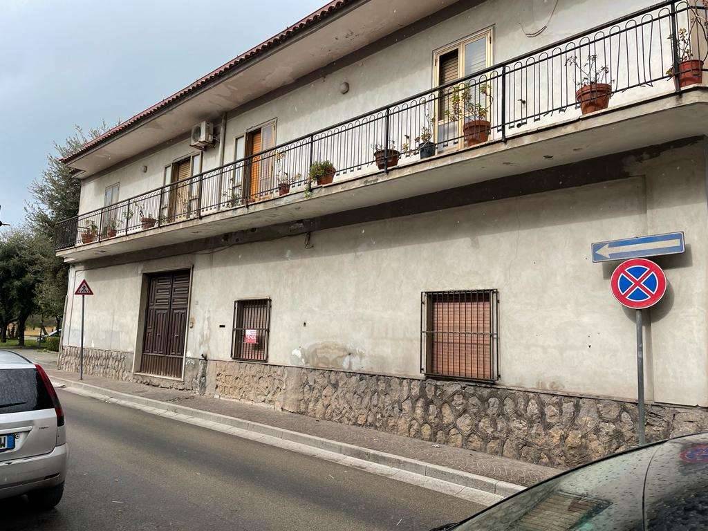 Palazzo - Stabile, Mondragone
