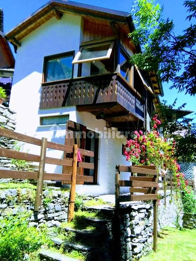 Casa indipendente, Calasca-Castiglione