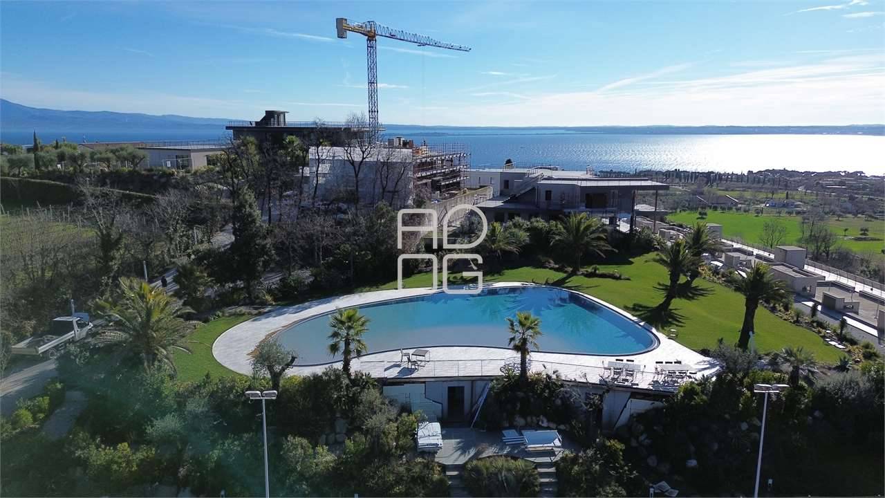 Villa, Padenghe sul Garda