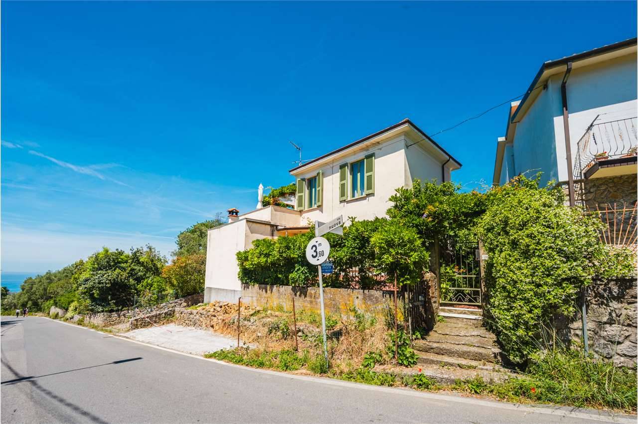 Villa, Ameglia